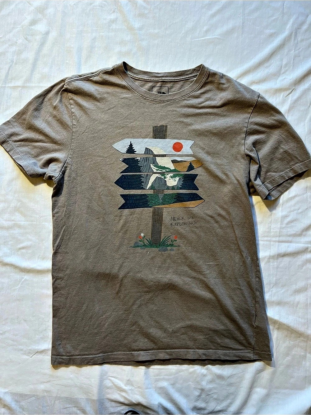 The North Face Graphic Short Sleeve Tee Size Large Never Stop Exploring